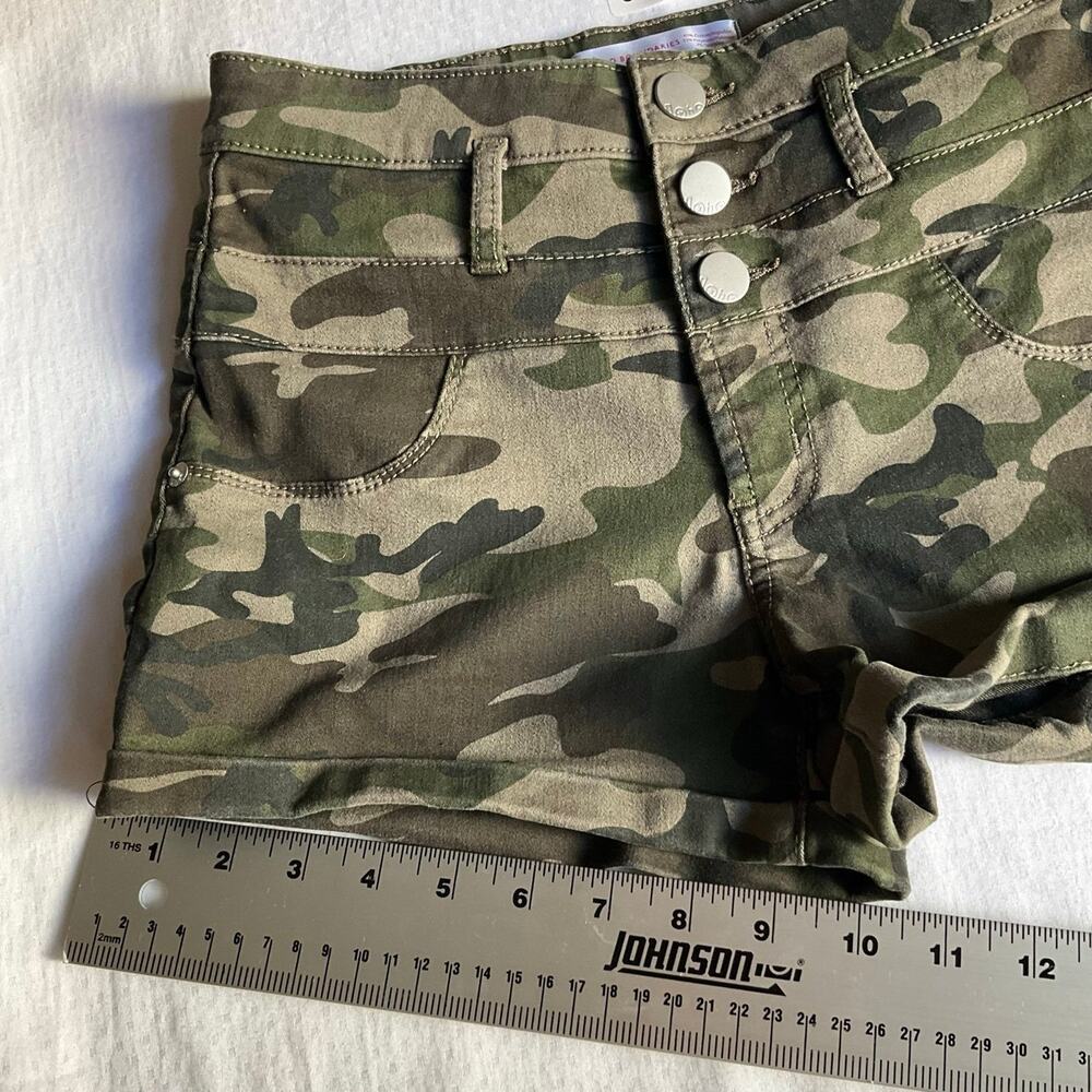 No Boundaries Women Summer Jean Shorts Denim size 26, Green Camo - Picture 6 of 8